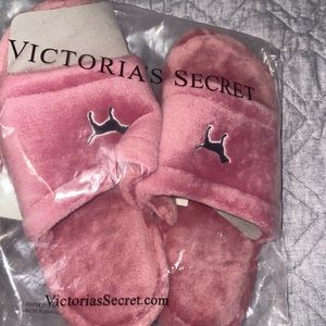 Victoria’s Secret PINK slippers